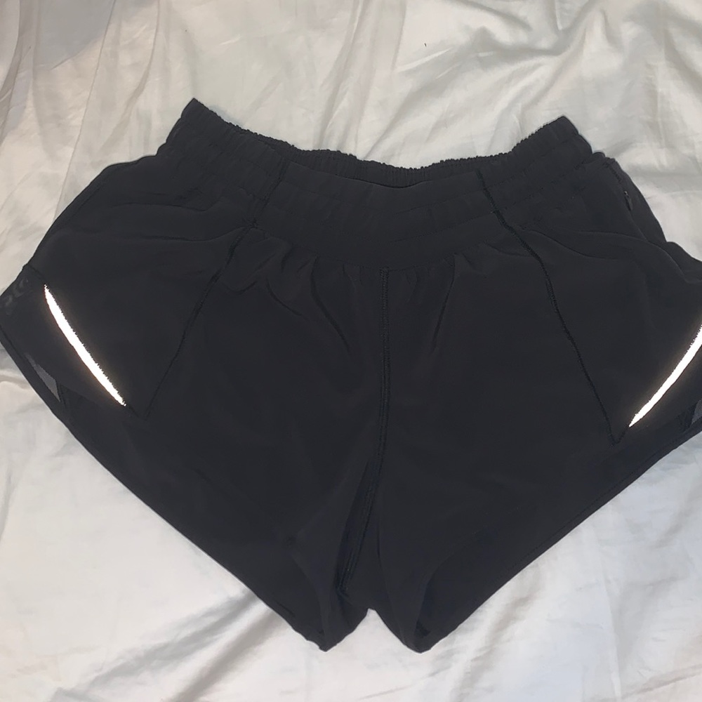 Lululemon Hotty Hot shorts 2.5